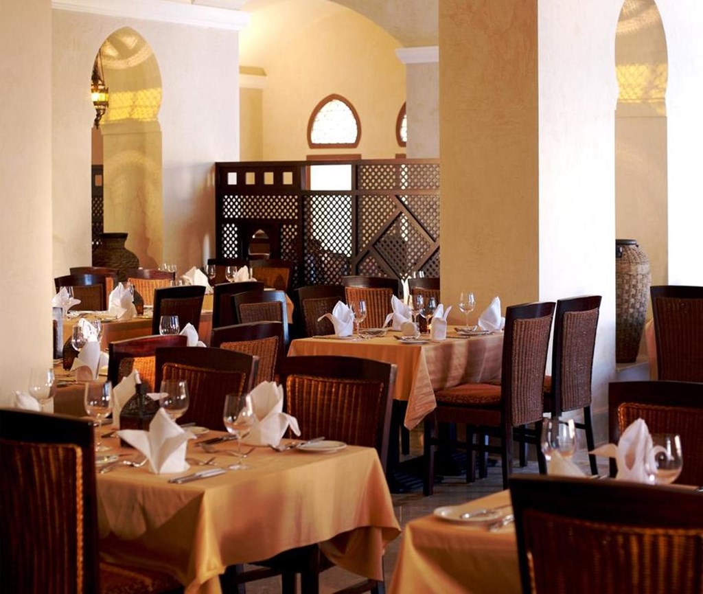 Miramar Al Aqah Beach Resort Fujairah: Restaurant