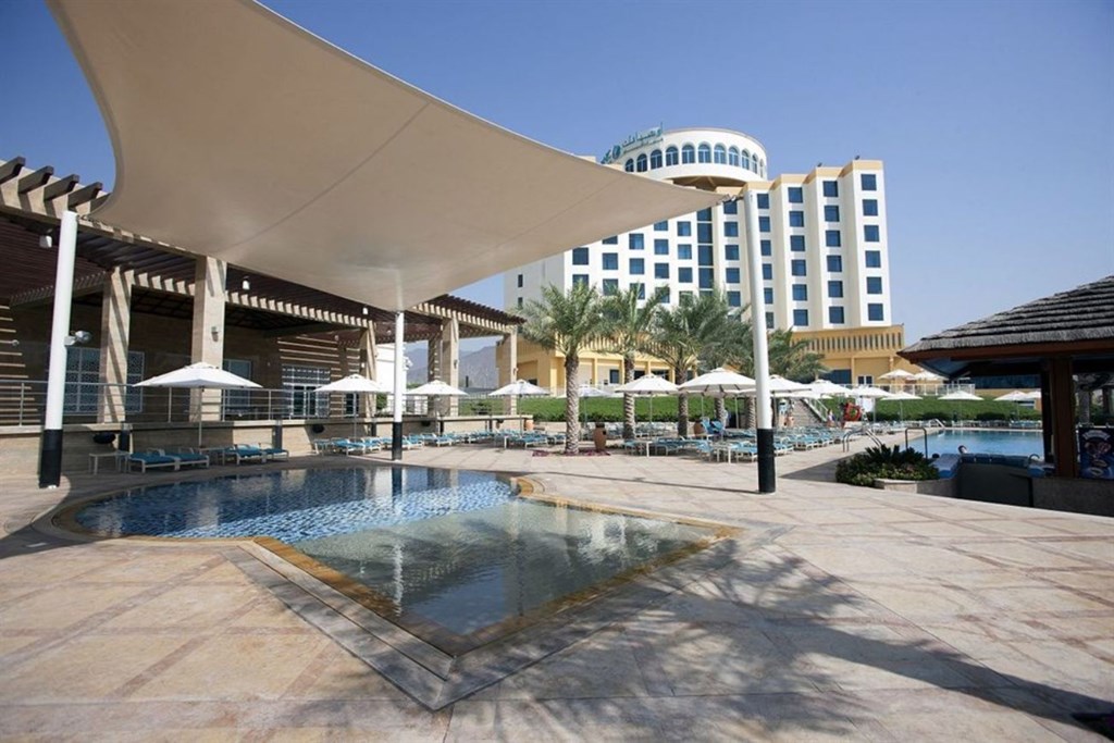 Oceanic Khorfakkan Resort & Spa: Pool