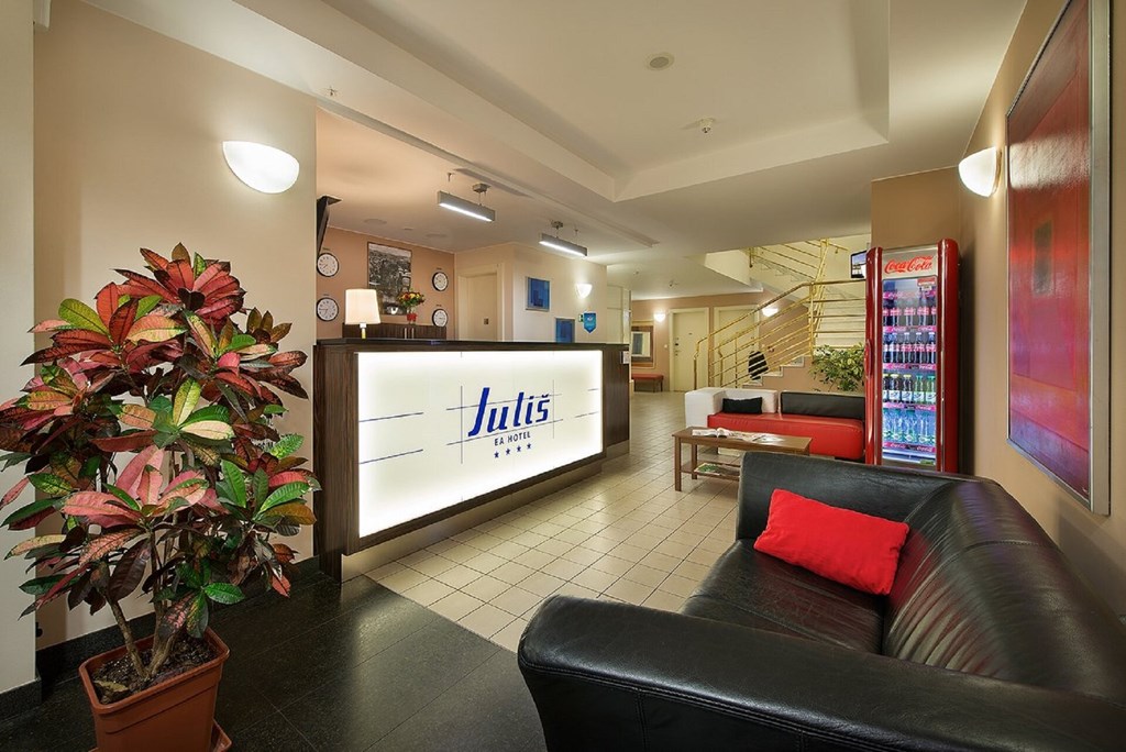 EA Hotel Julis