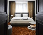 Roomers Munich, Autograph Collection