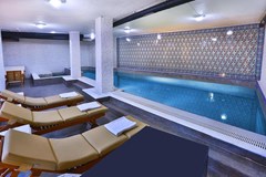 White Monarch Hotel: Pool - photo 15