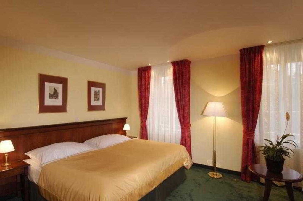 EA hotel Jeleni Dvur Prague Castle