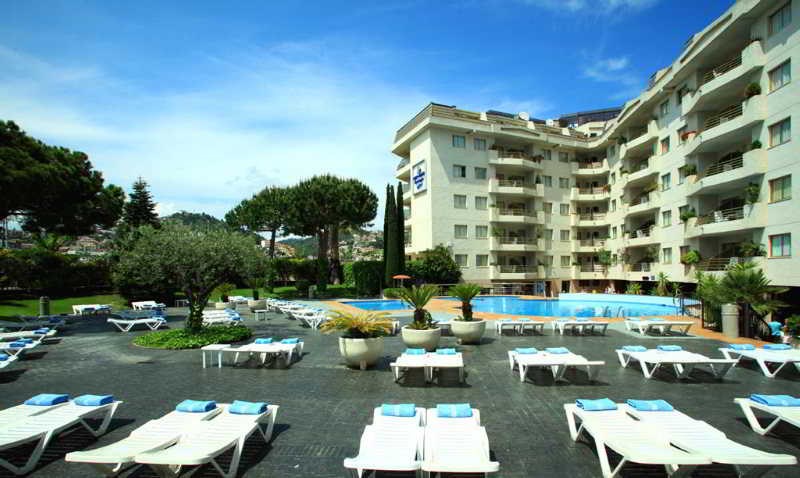 Aqua Hotel Montagut Suites