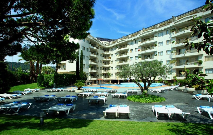 Aqua Hotel Montagut Suites