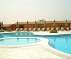 BM Beach Resort: Pool