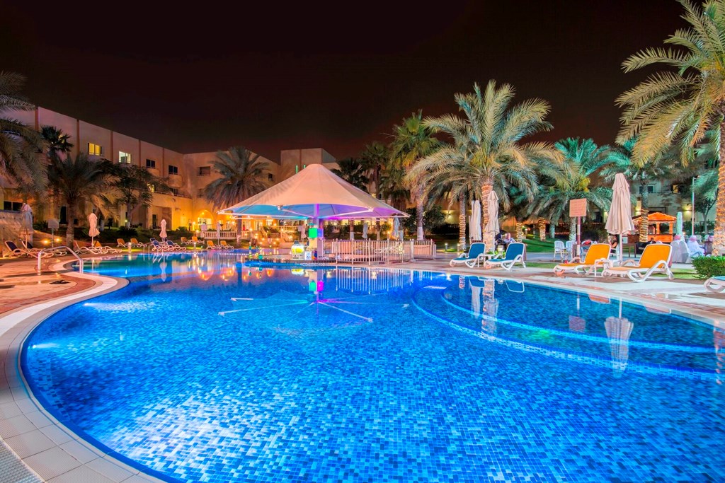 Mafraq Hotel: Pool