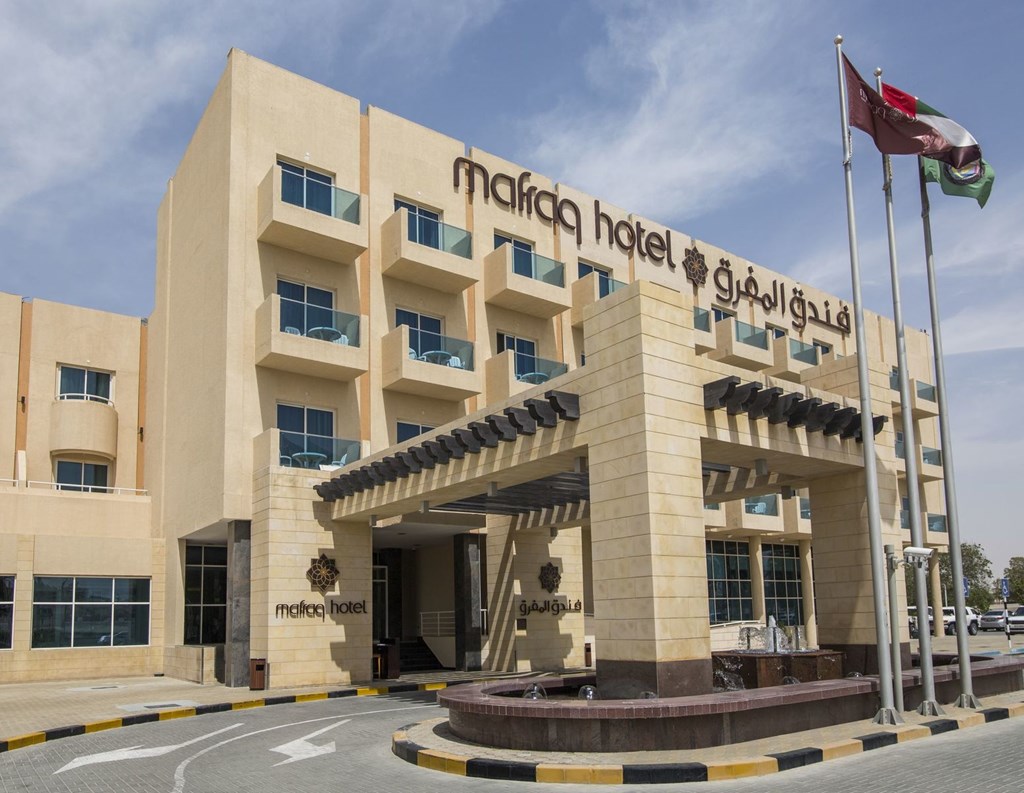 Mafraq Hotel: Hotel exterior