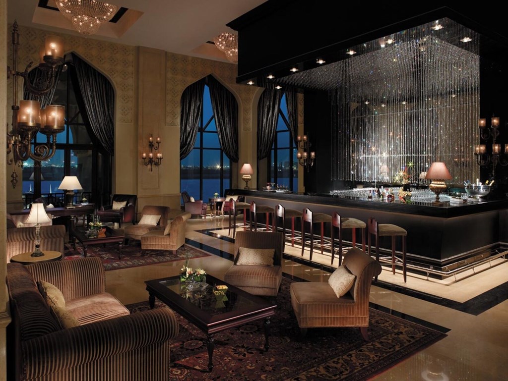 Shangri La Hotel Qaryat Al Beri Abu Dhabi: Bar