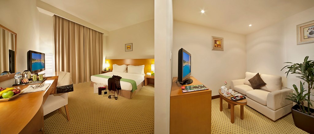 BM Acacia Hotel & Apartments: Room