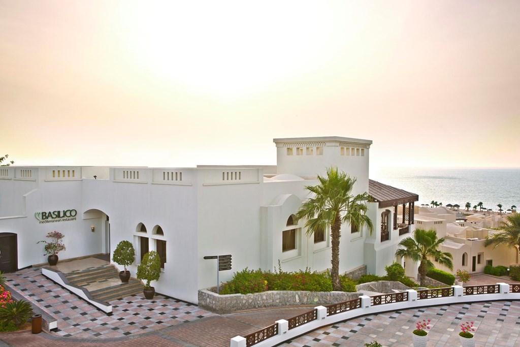 Cove Rotana Resort: Hotel exterior