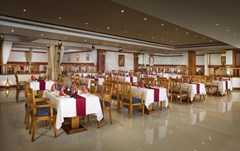 Hilton Al Hamra Golf And Beach Resort: Restaurant - photo 3