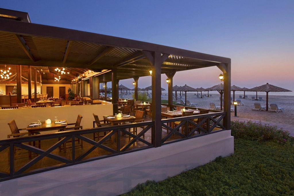 Hilton Al Hamra Golf And Beach Resort: Restaurant