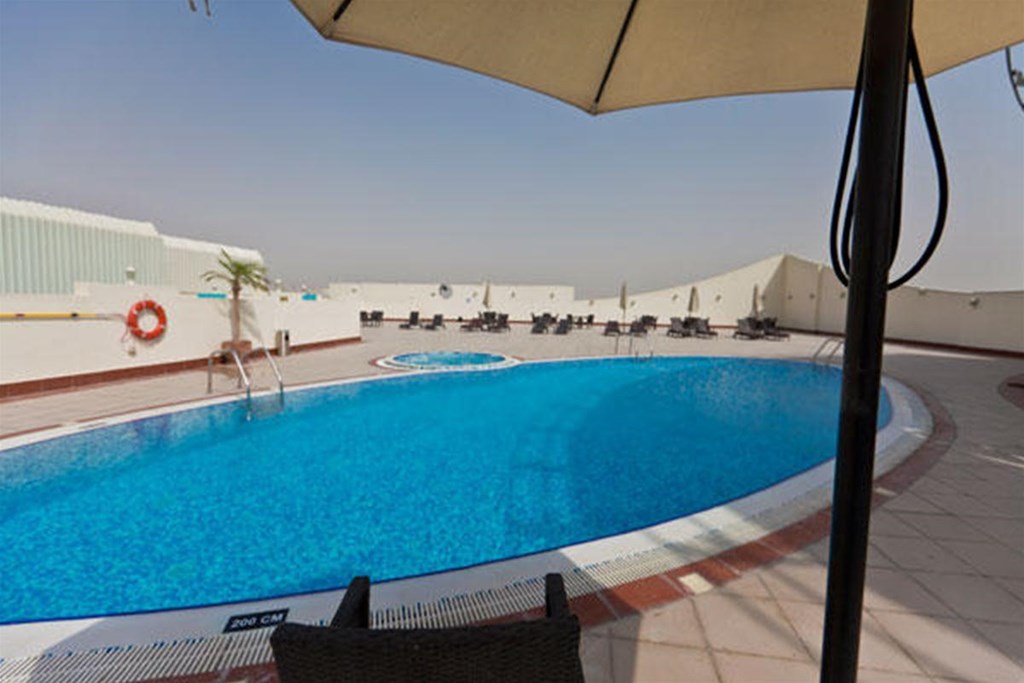 Cassells Al Barsha Hotel: Pool