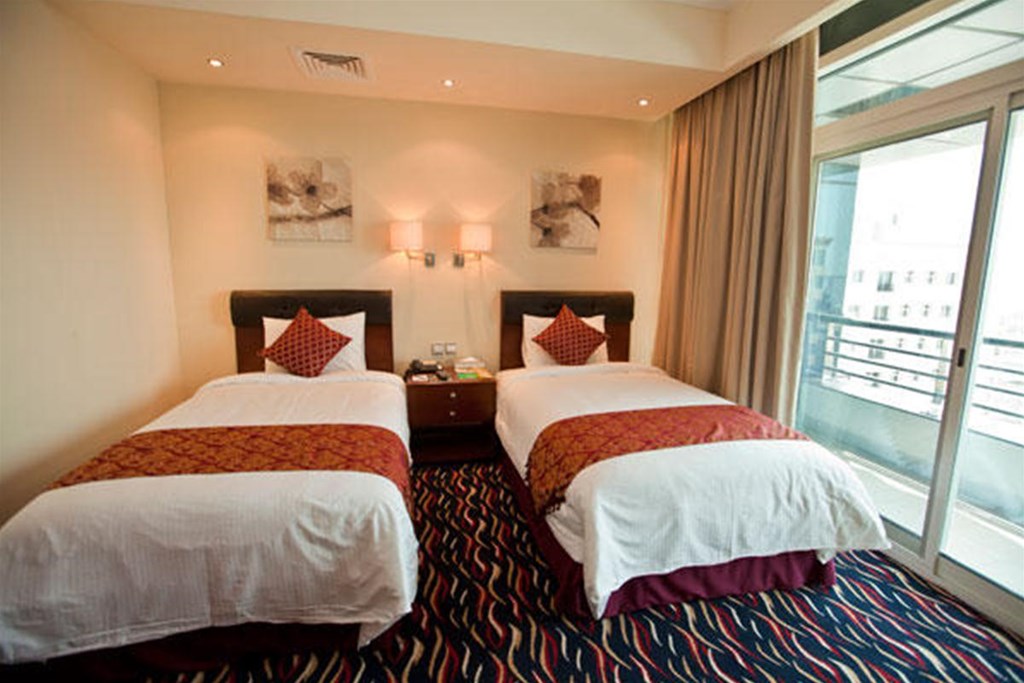 Cassells Al Barsha Hotel: Room