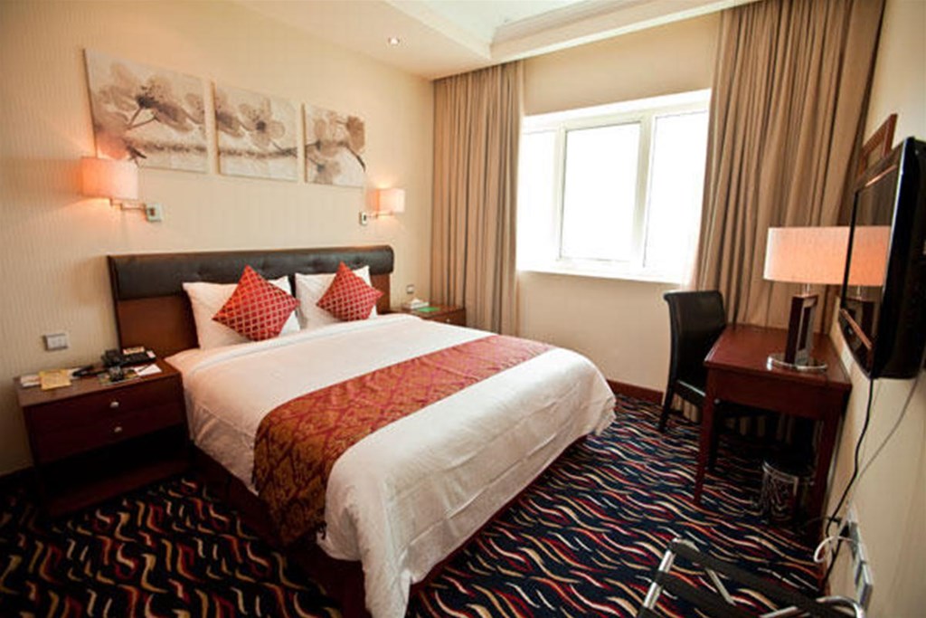 Cassells Al Barsha Hotel: Room