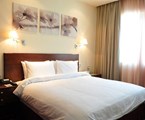 Cassells Al Barsha Hotel: Room