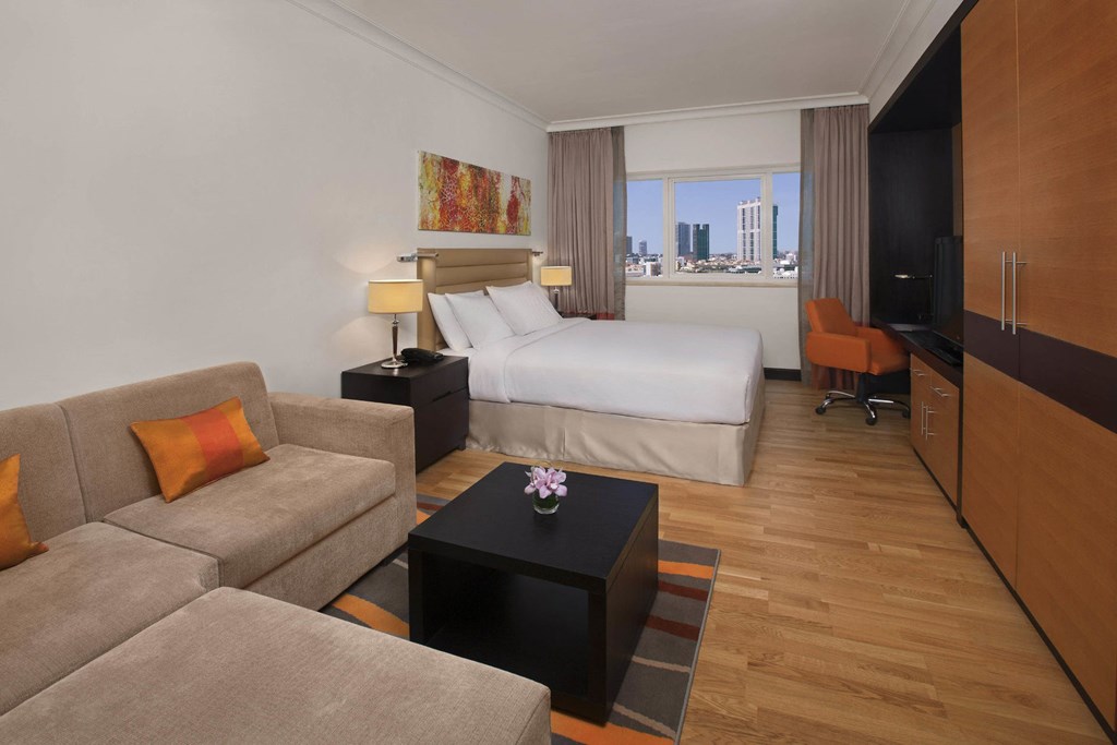 DoubleTree by Hilton Hotel and Residences Dubai – Al Barsha: Room