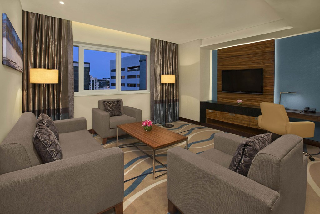 DoubleTree by Hilton Hotel and Residences Dubai – Al Barsha: Room