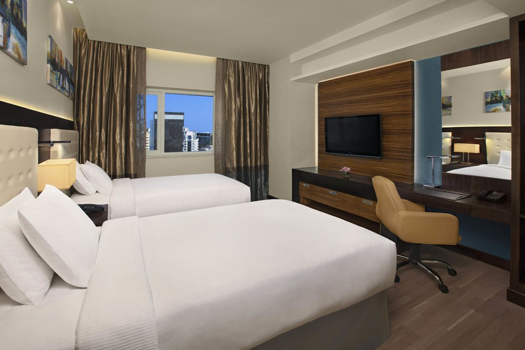 DoubleTree by Hilton Hotel and Residences Dubai – Al Barsha: Room