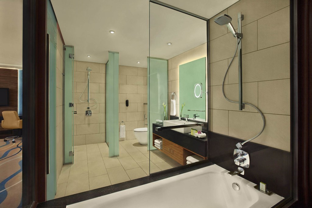 DoubleTree by Hilton Hotel and Residences Dubai – Al Barsha: Room