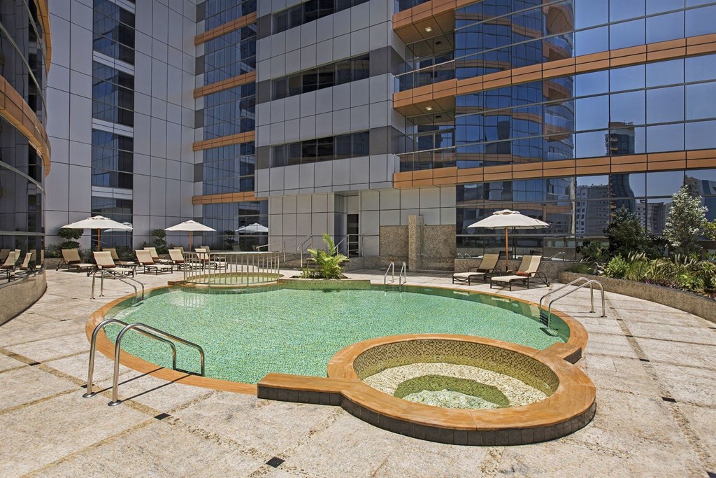 DoubleTree by Hilton Hotel and Residences Dubai – Al Barsha: Pool