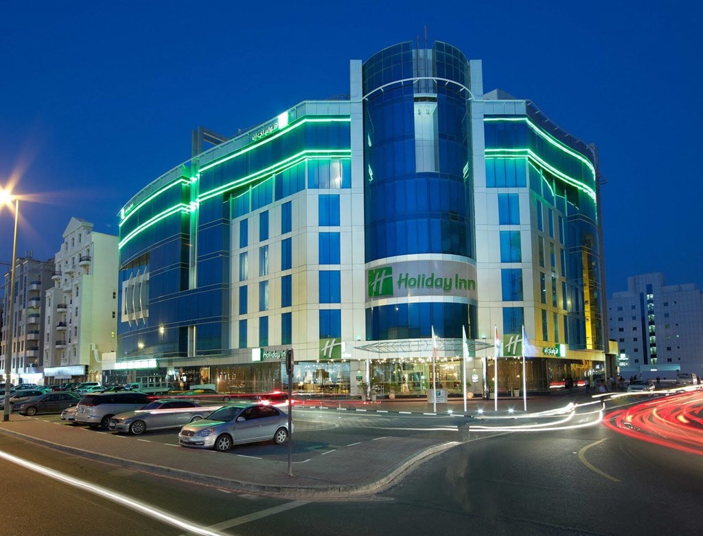 Holiday Inn Dubai - Al Barsha: Hotel exterior