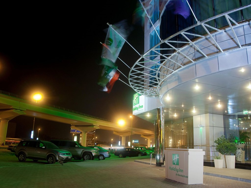 Holiday Inn Dubai - Al Barsha: Hotel exterior