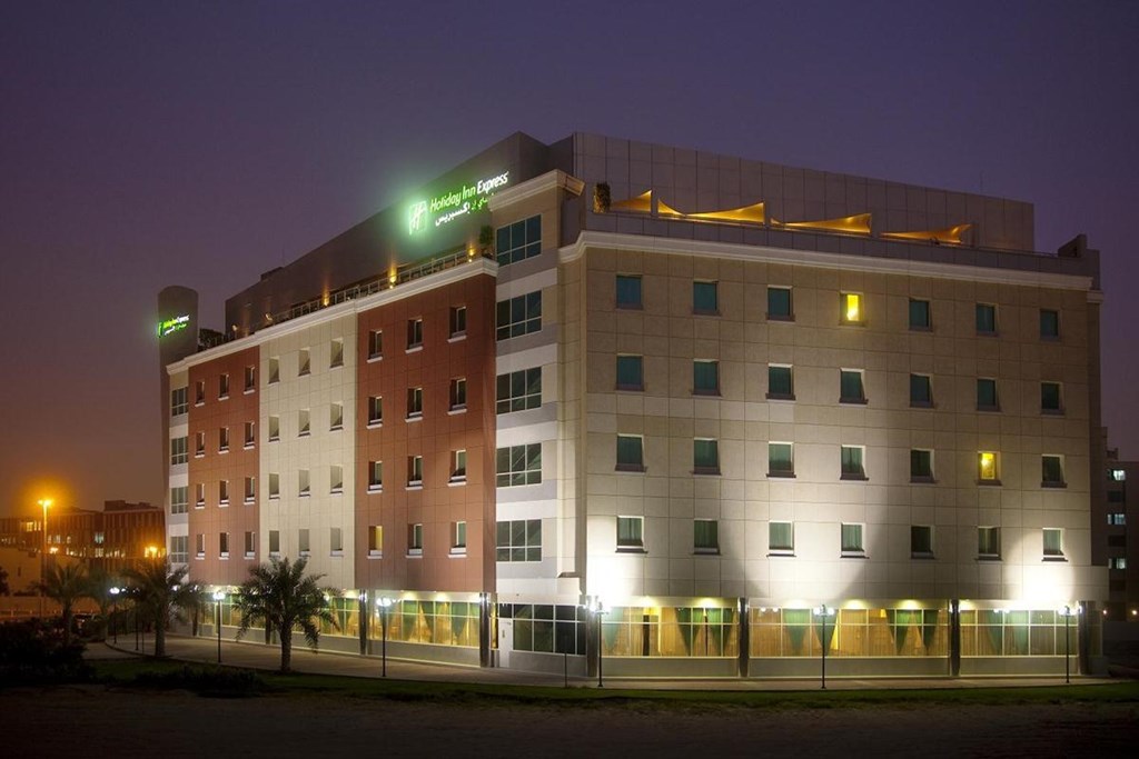 Holiday Inn Express Dubai Internet City: Hotel exterior