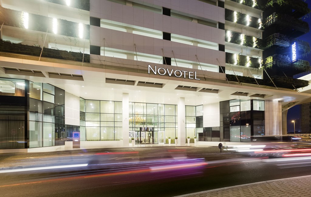 Novotel Dubai Al Barsha: Hotel exterior