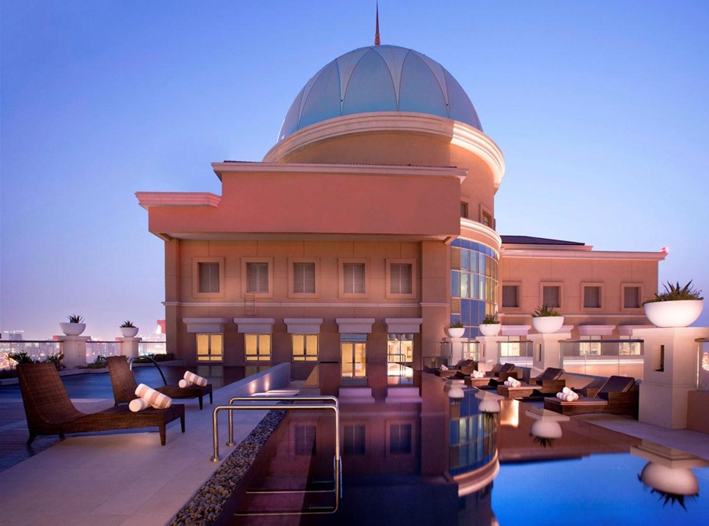 Sheraton Dubai Mall of the Emirates Hotel: Pool