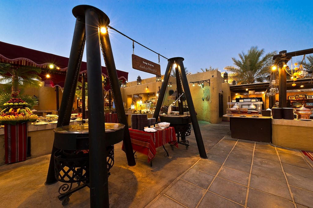 Bab Al Shams Desert Resort And Spa: Hotel interior