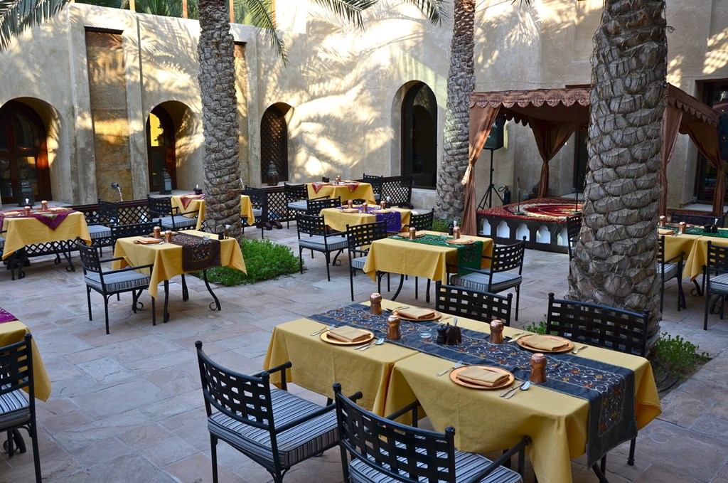 Bab Al Shams Desert Resort And Spa: Restaurant