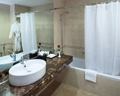 Majestic City Retreat Hotel: Room - photo 8