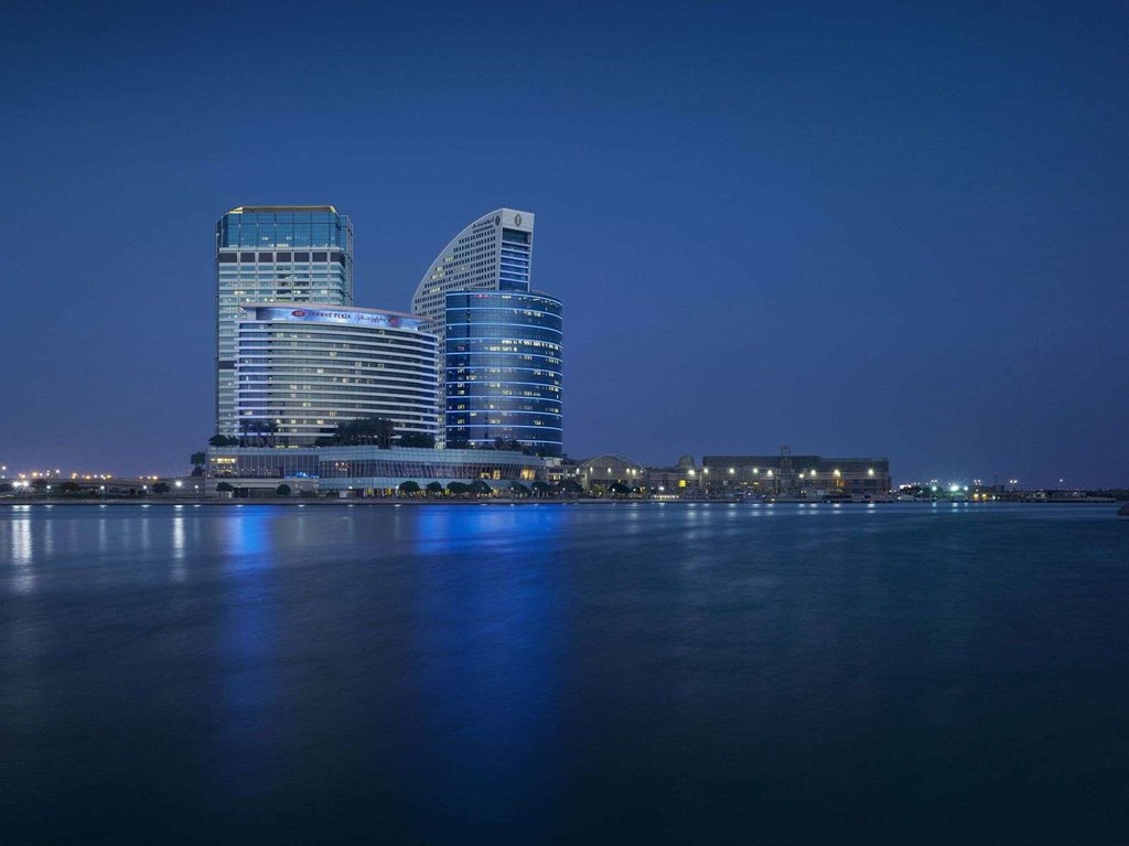 Crowne Plaza Dubai Festival City: Hotel exterior