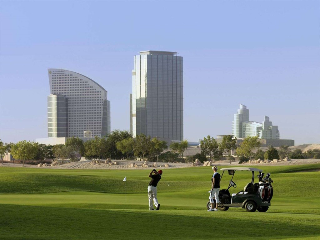 Crowne Plaza Dubai Festival City: Hotel exterior