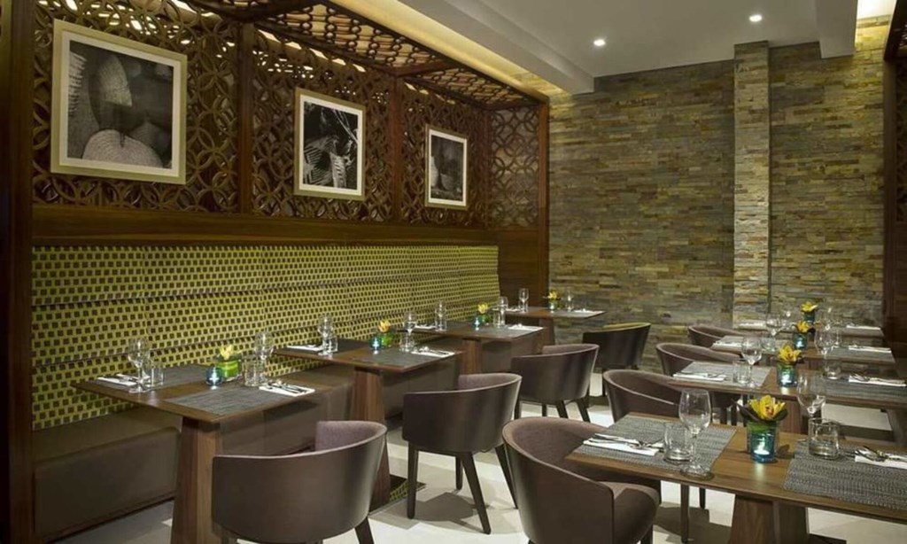 Hilton Garden Inn Dubai Al Muraqabat: Restaurant