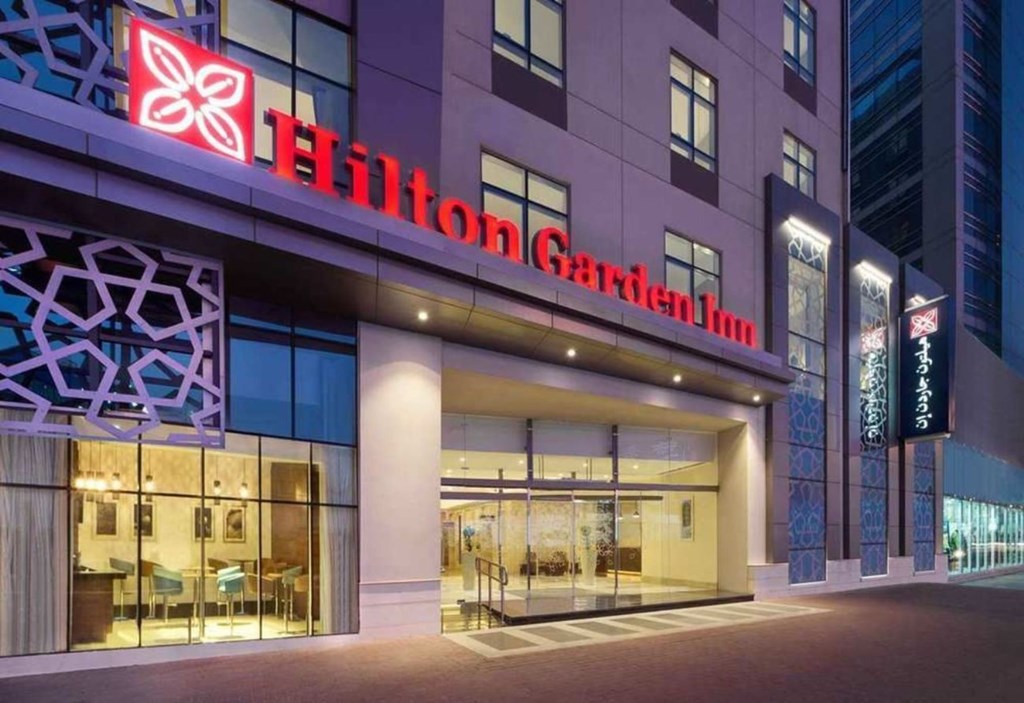 Hilton Garden Inn Dubai Al Muraqabat: Hotel exterior