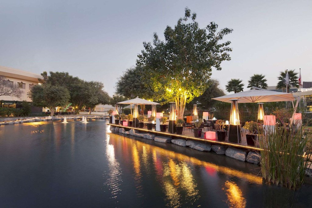 Jumeirah Creekside Hotel: Hotel exterior