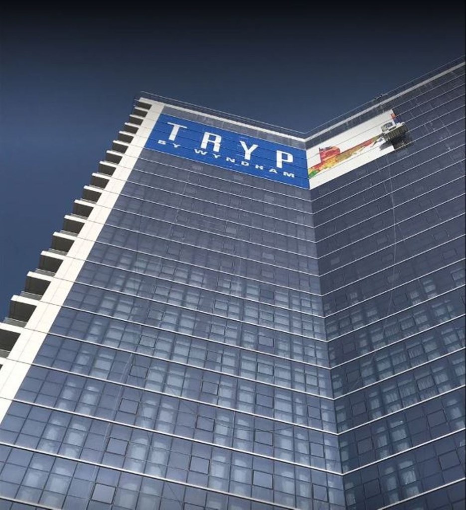 Tryp by Wyndham Barsha Heights: Hotel exterior