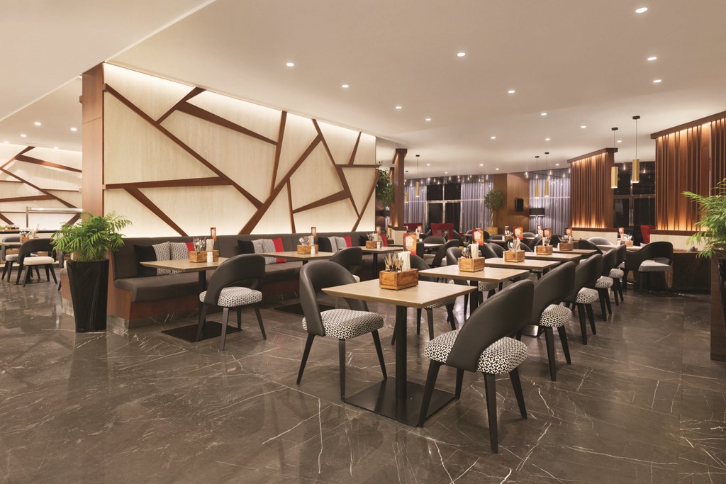 Tryp by Wyndham Barsha Heights: Restaurant