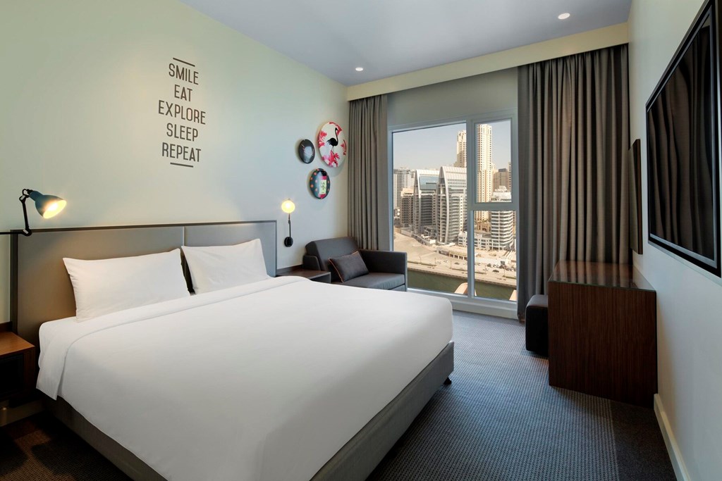 Rove Dubai Marina: Room