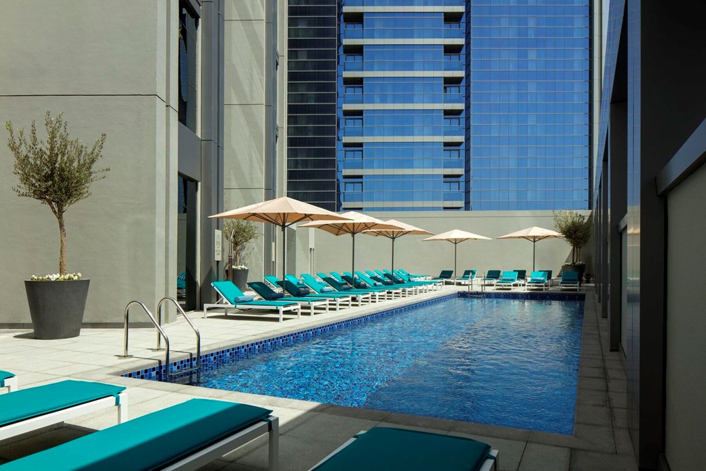 Rove Dubai Marina: Pool