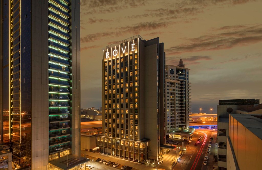 Rove Dubai Marina: Hotel exterior