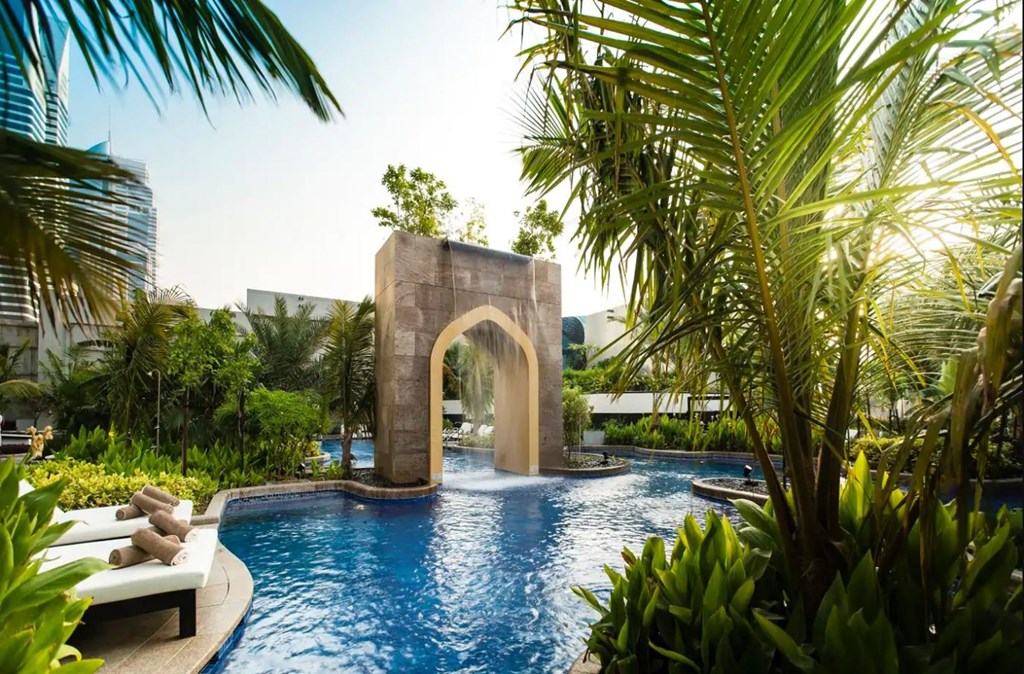Conrad Dubai: Pool