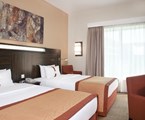 Holiday Inn Express Safa: Room