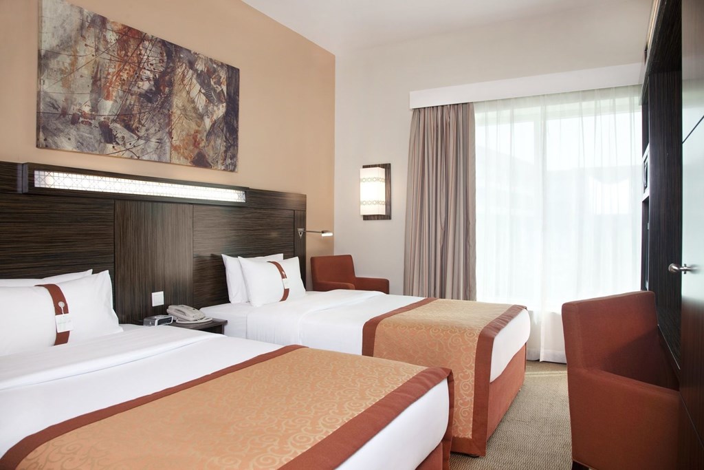 Holiday Inn Express Safa: Room