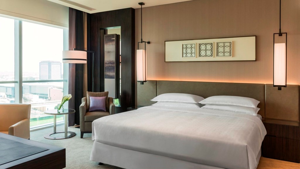 Sheraton Grand Hotel: Room