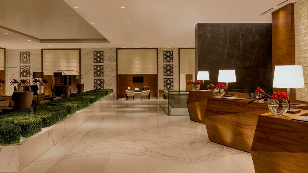 Sheraton Grand Hotel: Lobby