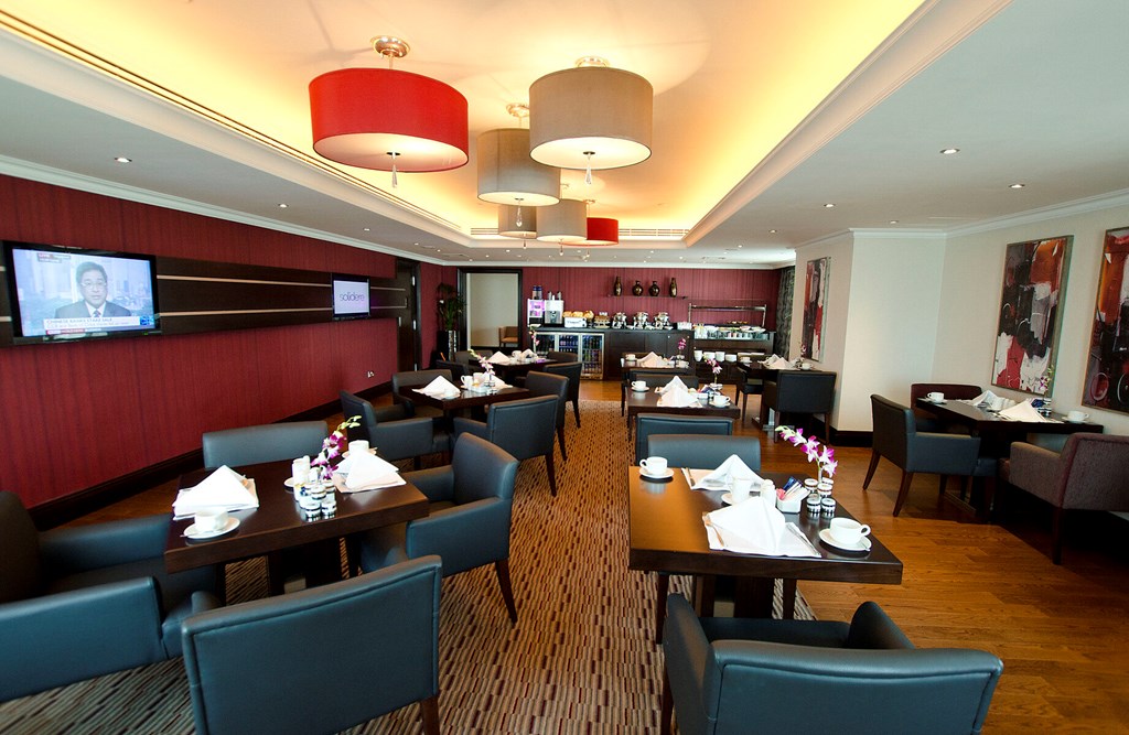 Towers Rotana: Restaurant