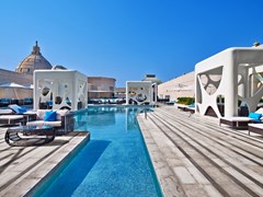 V Hotel Curio Collection by Hilton: Pool - photo 1